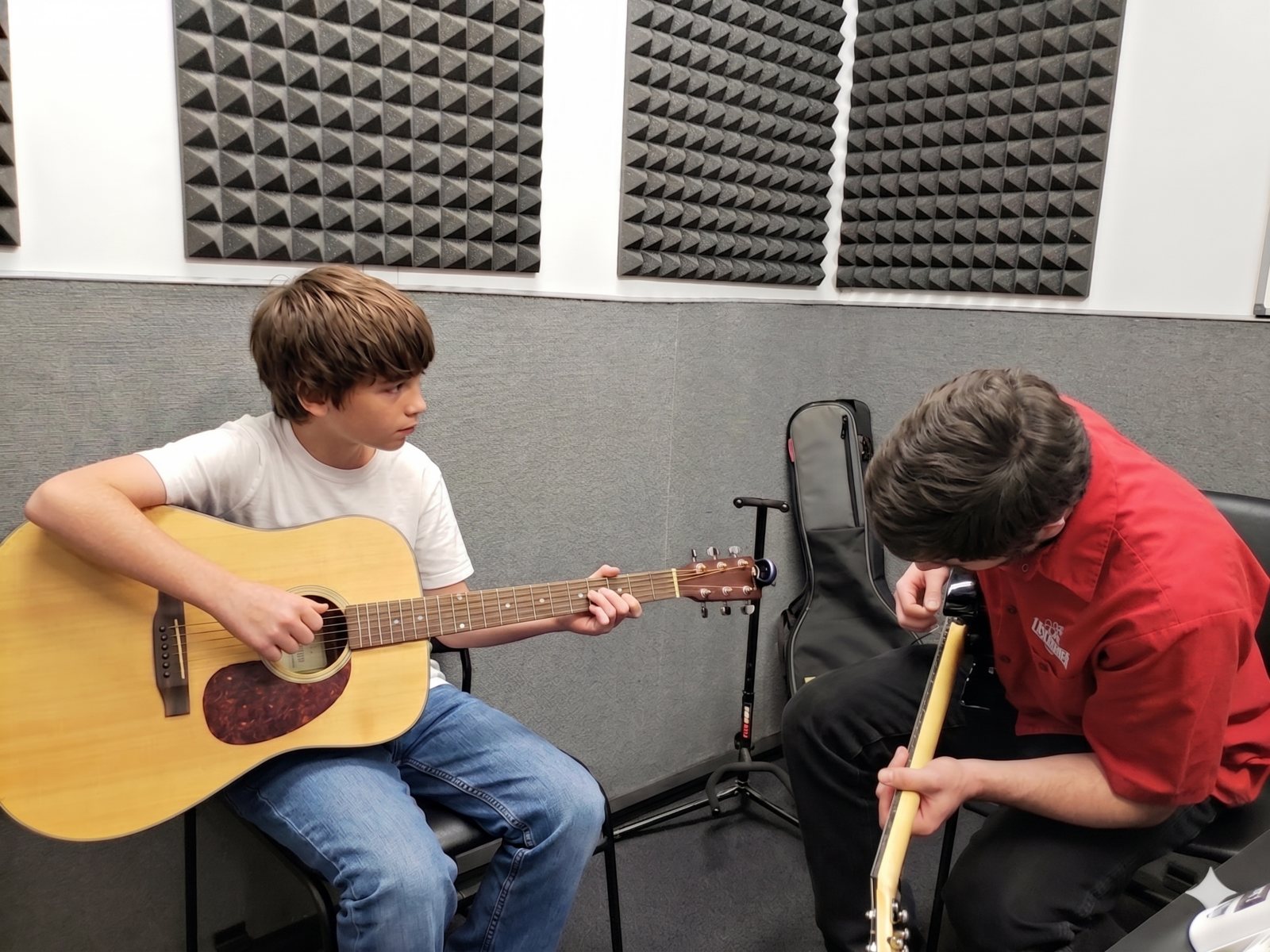 Guitar Center lesson with young guitar students